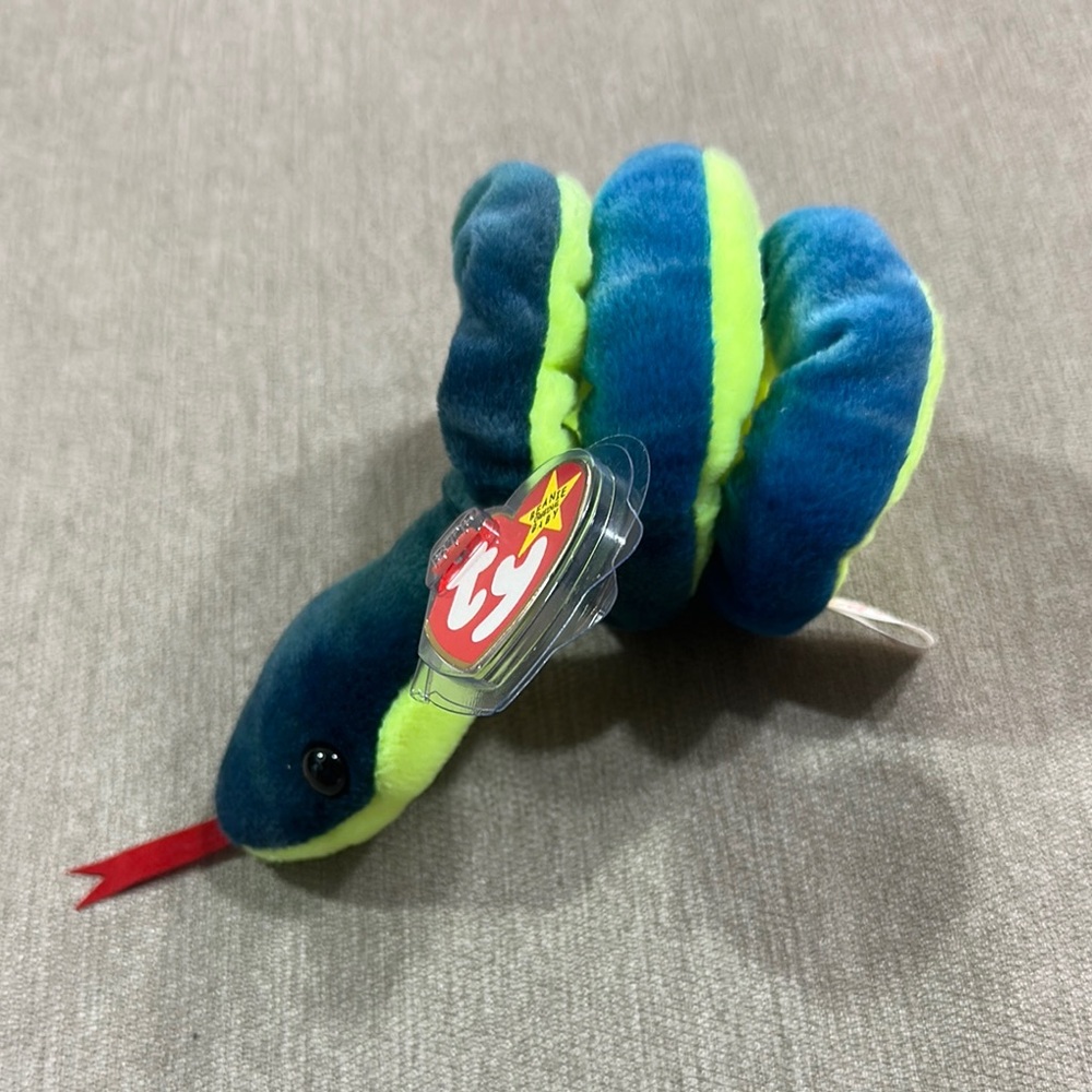 Ty Beanie Baby Hissy Plush Snake Toy in Blue and Green - Picture 2 of 11